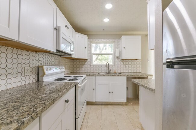 Foto del edificio - 2502 Drummer Dr