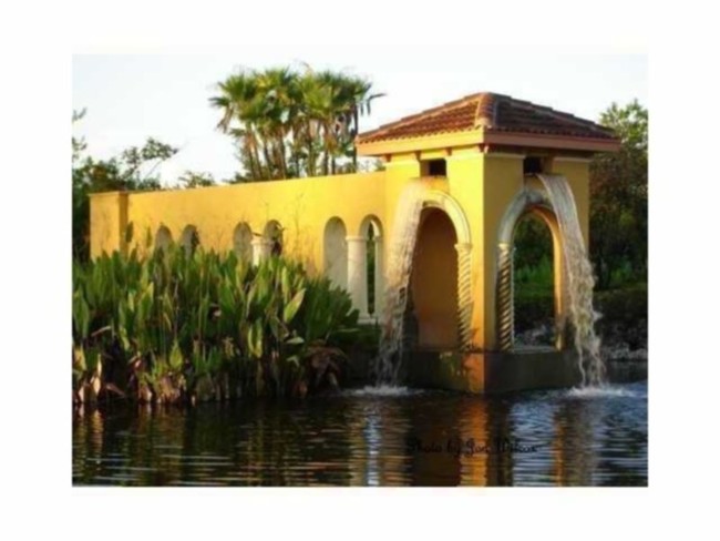 Building Photo - Estate Size Home - 6 Bedroom 4 Bath with pool