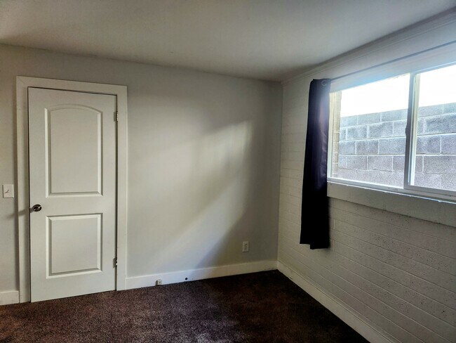Building Photo - 173 K St E
