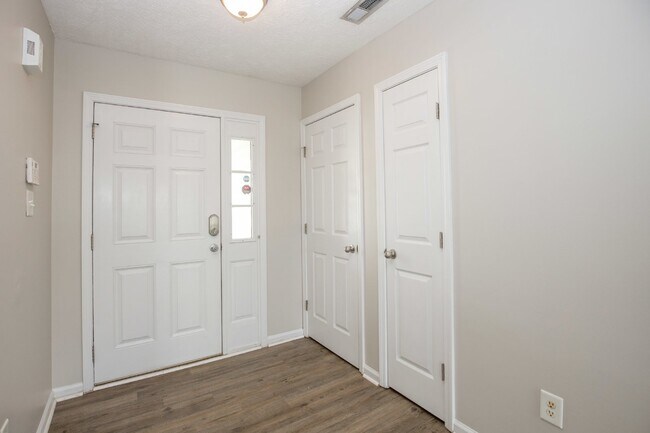 Foto del edificio - Charming 3 Bed, 2 Bath Rental Home in Raeford, NC - Don't Miss Out!