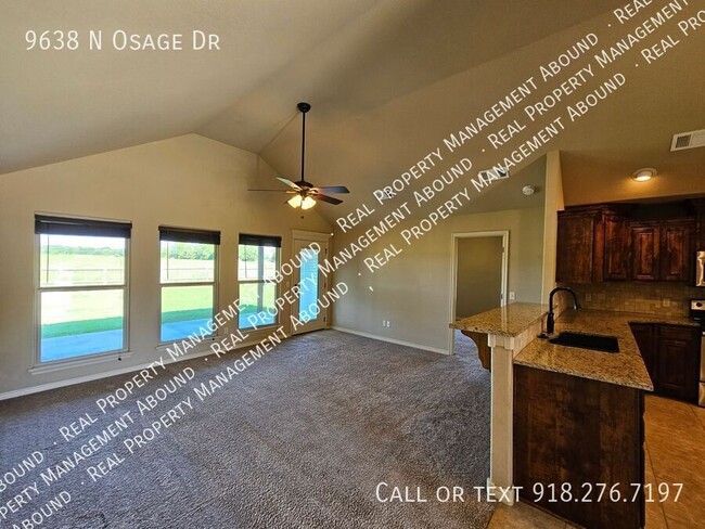 Building Photo - 9638 N Osage Dr
