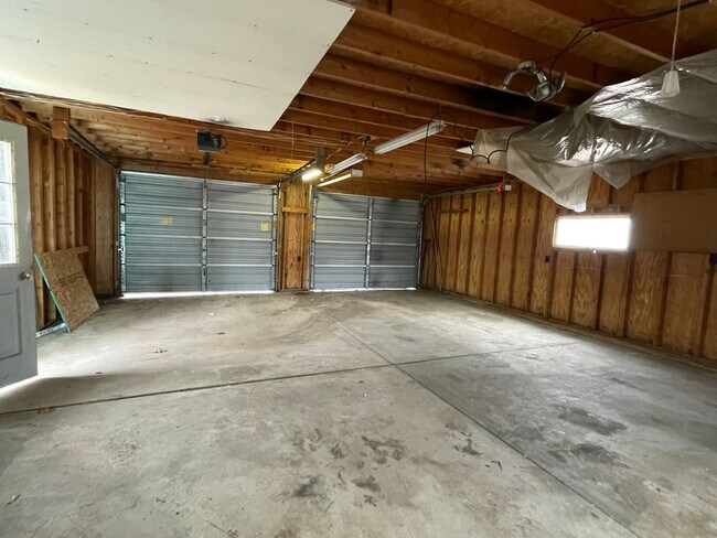 Building Photo - 3 Bedroom 1 Bath Home