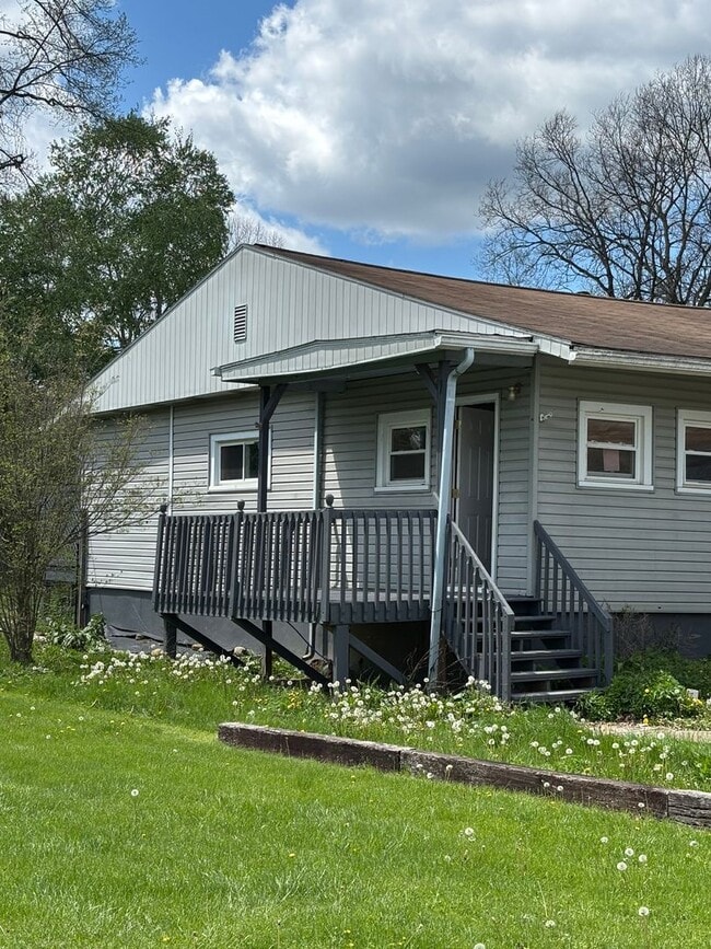Building Photo - 165 McKim Way