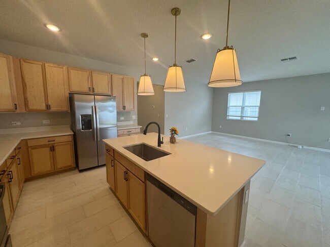 Foto del edificio - Where Modern Comfort Meets 4BD/3BA Hometown Charm — Your Story Begins in Okahumpka! FULLY-FENCED!...