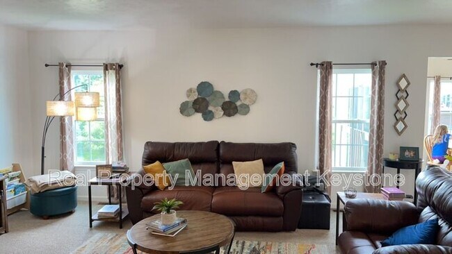 Foto del edificio - 241 Long Ridge Dr