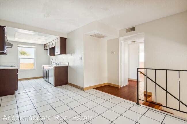 Building Photo - 3 br, 2 bath House - 713 E Fairview Ave APT H