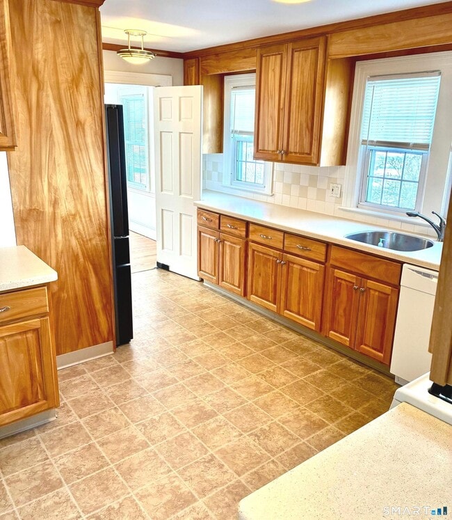 Foto del edificio - 302 Quaker Ln N