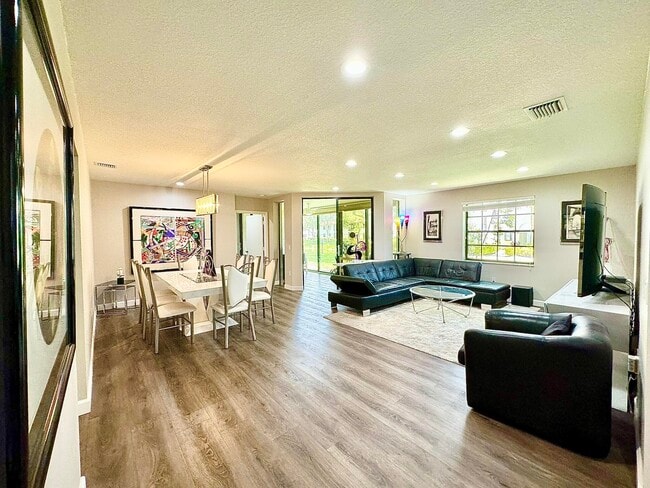 Building Photo - 5135 Floria Dr