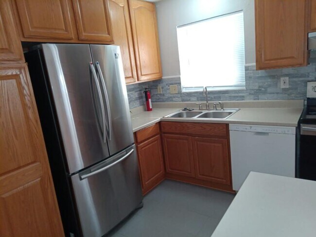 Building Photo - 6632 Foothills Ct