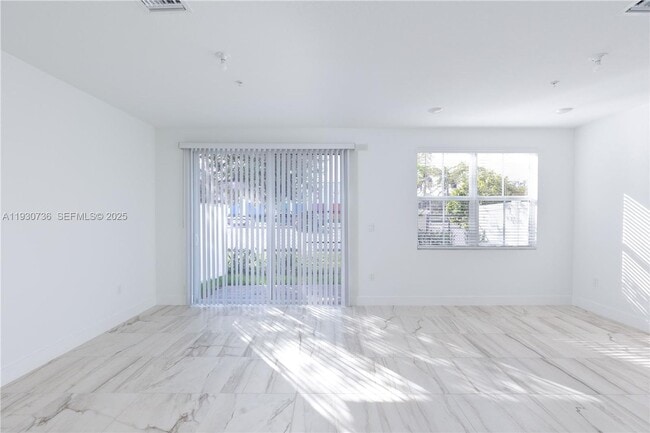 Foto del edificio - 17174 SW 2nd St