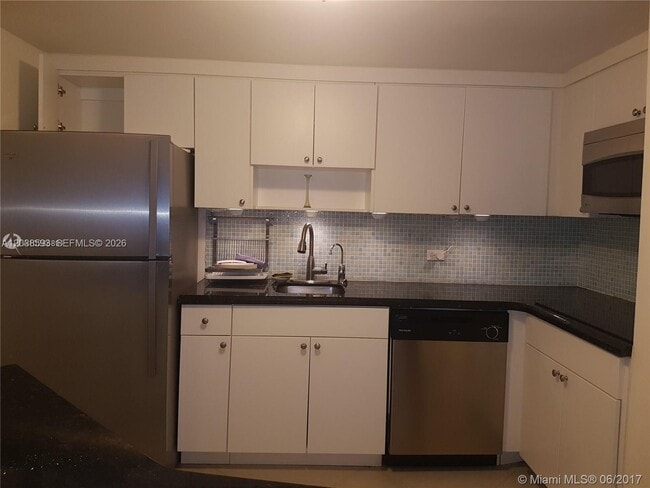 Building Photo - 801 Brickell Bay Dr