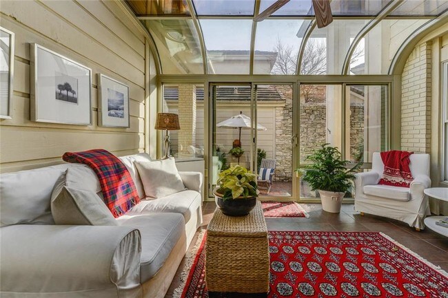 Foto del edificio - 4840 Twin Valley Dr