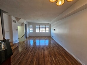 Building Photo - 464 Fisk St