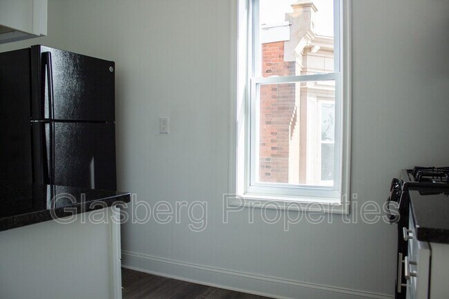 Building Photo - 725 S 56th St