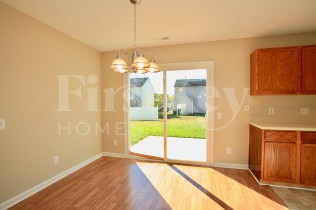 Foto del edificio - 5327 Peachwood Dr