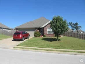 Building Photo - 421 Sigel Trail