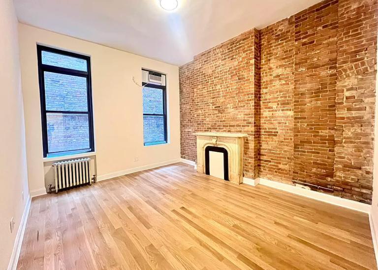 Primary Photo - 130 E 29th St