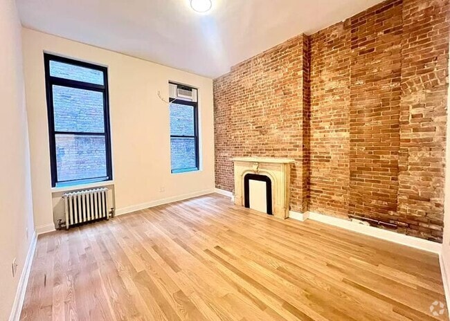 Building Photo - 130 E 29th St