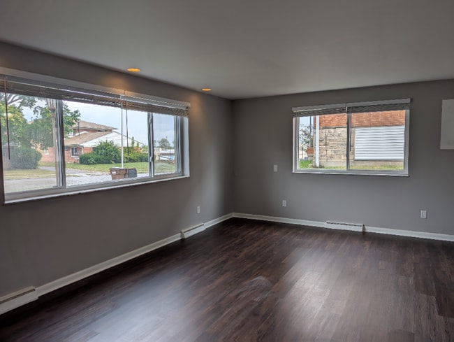 Building Photo - 110 Cromwell Pl