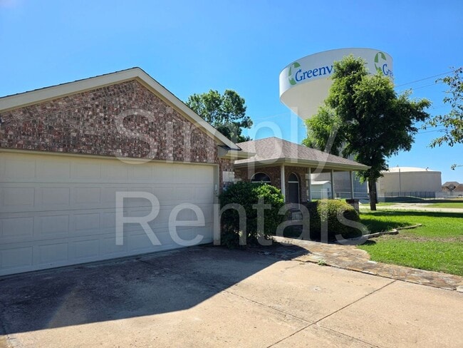 Building Photo - Charming Corner Lot Home with Workshop and Spacious Living