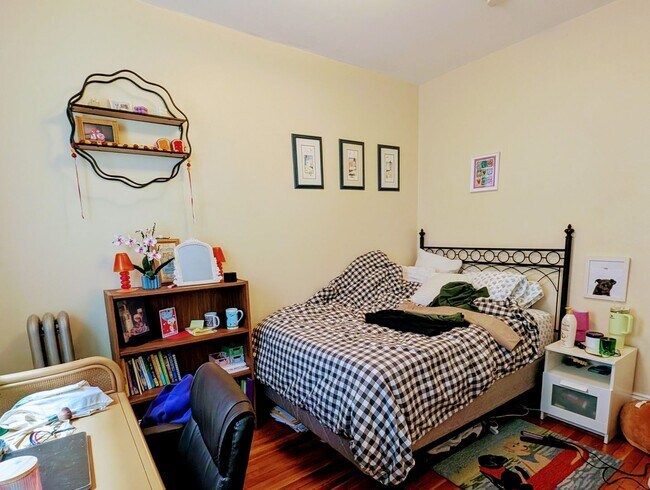 Foto del edificio - $500 rebate upon closing!  Affordable Brookline Apt for Grads and working pros!  Huge Rooms, Beau...