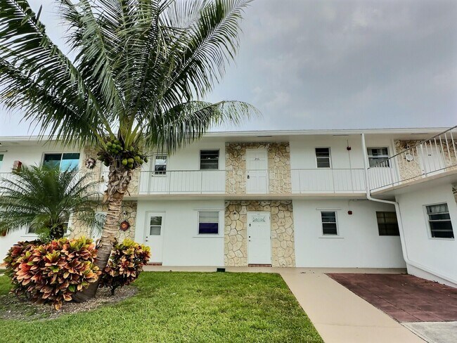 Building Photo - 2700 W Golf Blvd