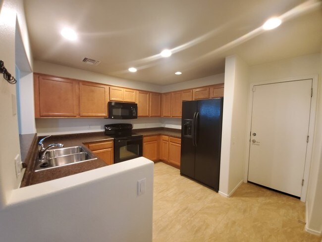 Building Photo - 10675 E Singing Canyon Dr