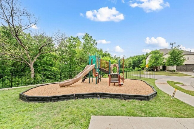 Foto del edificio - 8844 Laurel Ln