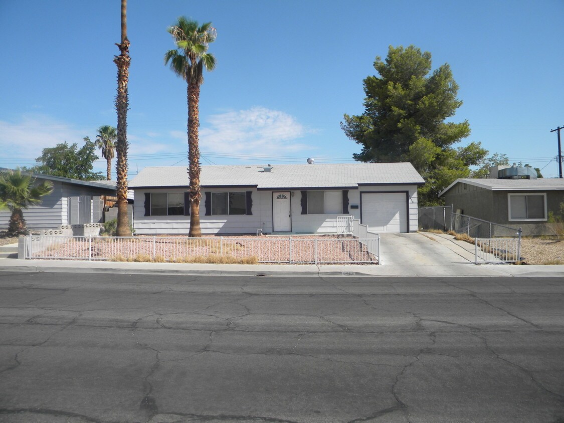 Primary Photo - 6428 Evergreen Ave