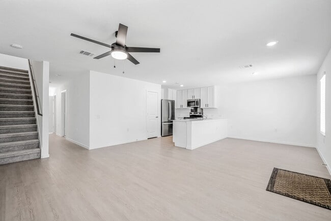 Building Photo - **Experience Modern Living in Valle Sol  T...