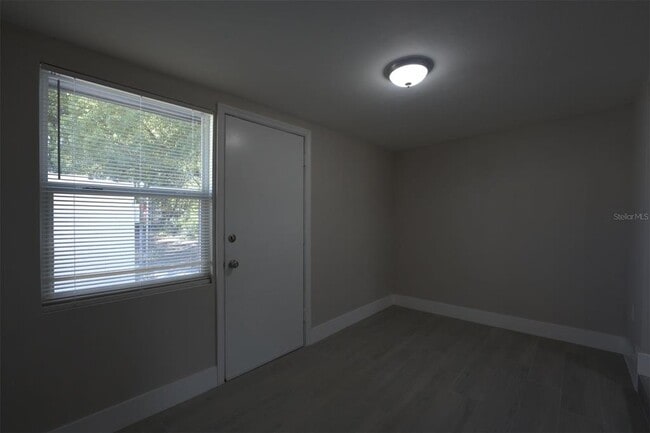 Foto del edificio - 810 W Anderson St