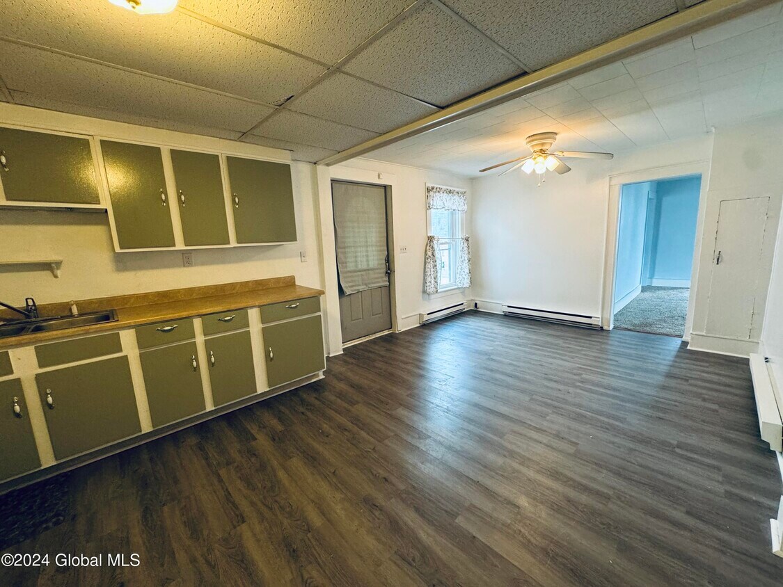 164 Main St Unit 1, Ravena, NY 12143 Room for Rent in Ravena, NY