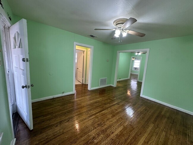 Foto del edificio - 2-BEDROOM DUPLEX IN MAHNCKE PARK