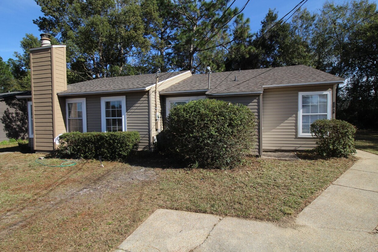 7806 Calahan Pl Unit B, Pensacola, FL 32534 Room for Rent in