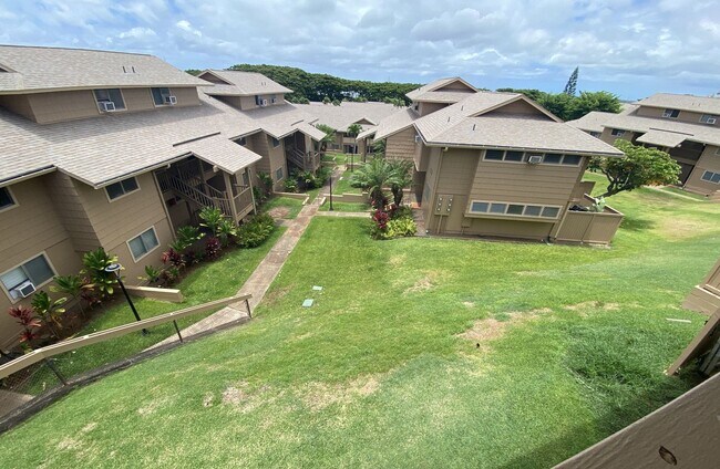 Building Photo - 2nd Floor Corner Townhouse at Waiau Garden...