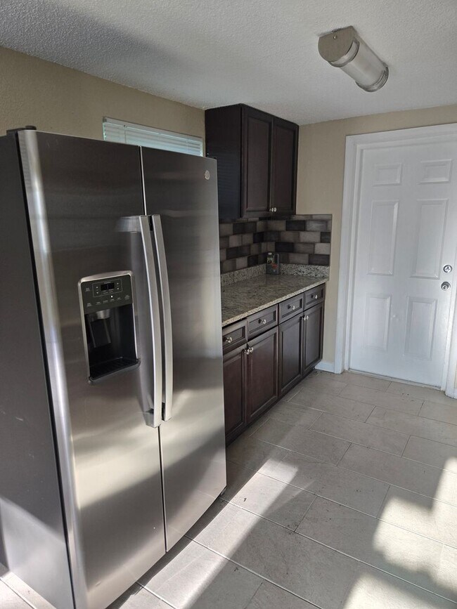 Foto del edificio - 2 BEDROOM 1 BATH NEAR USF
