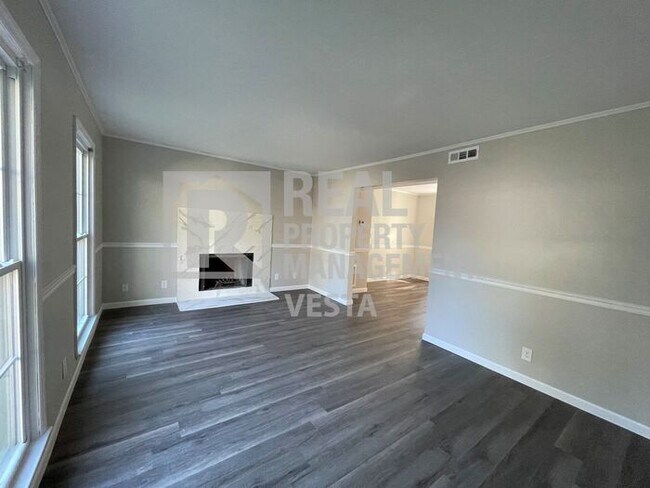 Foto del edificio - Completely Renovated North Macon Townhouse!
