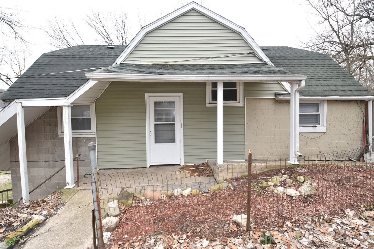 Foto principal - 1311 Montgomery Rd