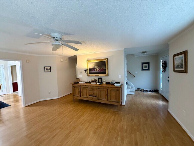 Foto del edificio - Charming 3BR Home Across from Barnett Shoals Elementary