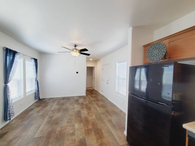 Building Photo - 4100 N Romero Rd