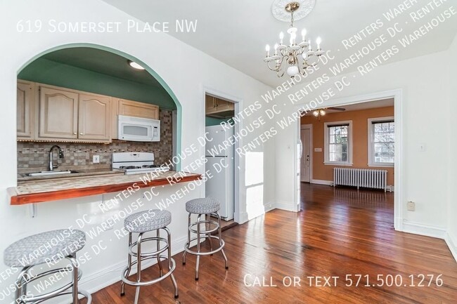 Building Photo - Newly updated 2Bd/1Bth end-unit rowhome ne...