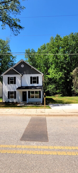 Building Photo - Room in House on Kenhill Dr