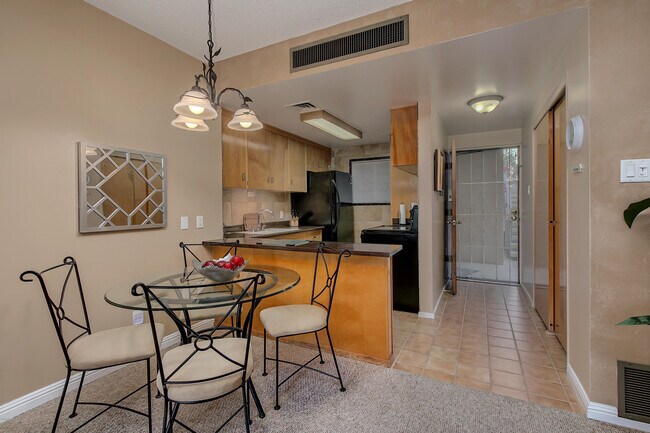 Foto del edificio - 6125 E Indian School Rd