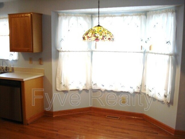 Foto del edificio - 5012 Baycroft Dr