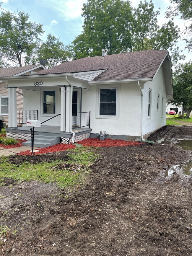 830 S Sycamore St, Ottawa, KS 66067 House Rental in Ottawa, KS
