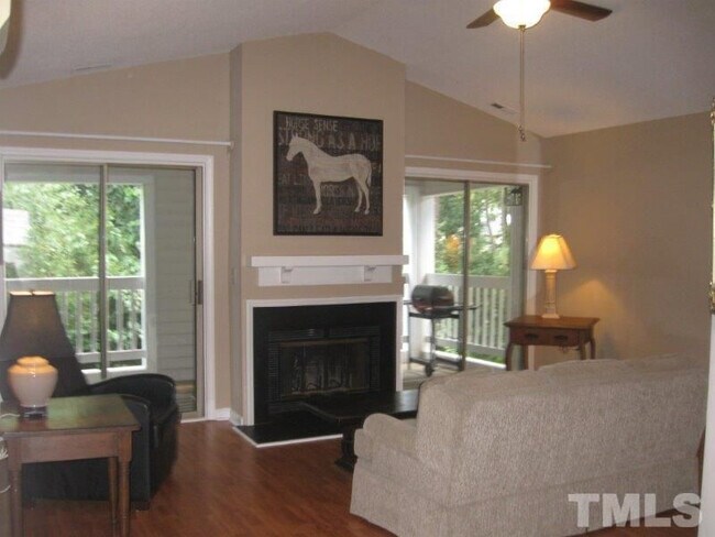 Foto del edificio - Room in Townhome on Sunpointe Dr