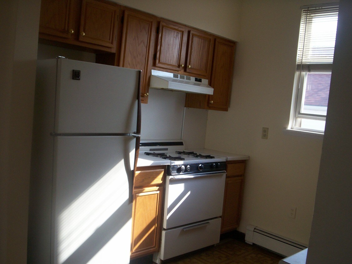 Primary Photo - 5 Seminary Ave
