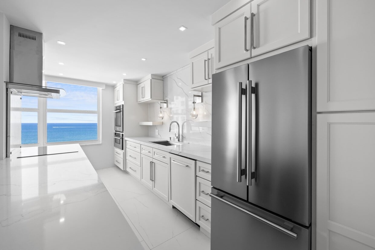Primary Photo - 4300 N Ocean Blvd