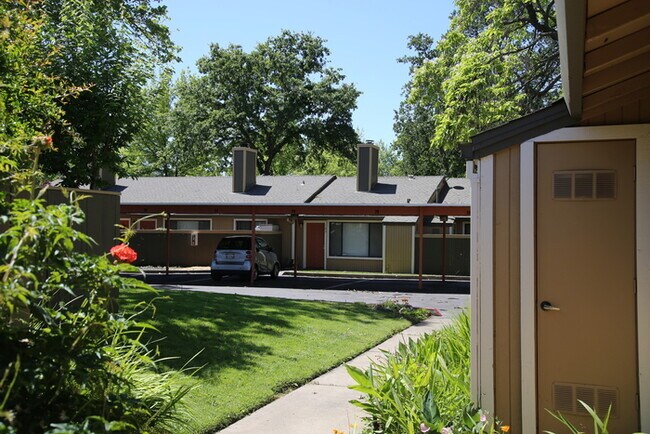 Building Photo - 2 Bedroom, 2 Full Bath! Granite Counters, ...