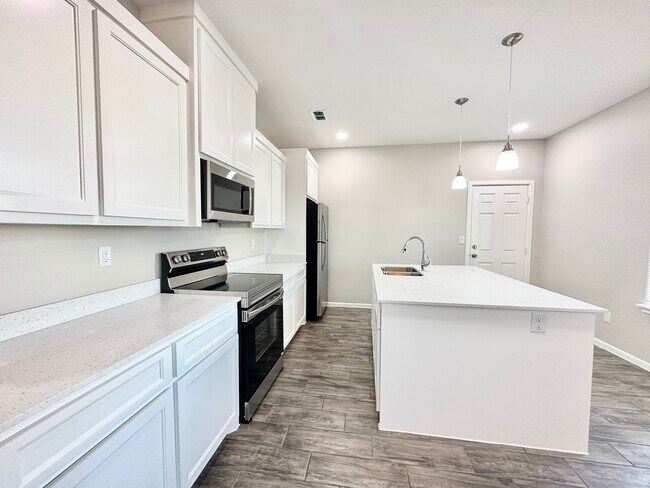 Building Photo - 1210 S Milanos Rd